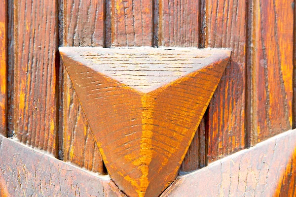 Textura de grano de una vieja puerta marrón europa — Foto de Stock