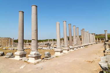  Eski yapılar sütun ve Roma Tapınağı 