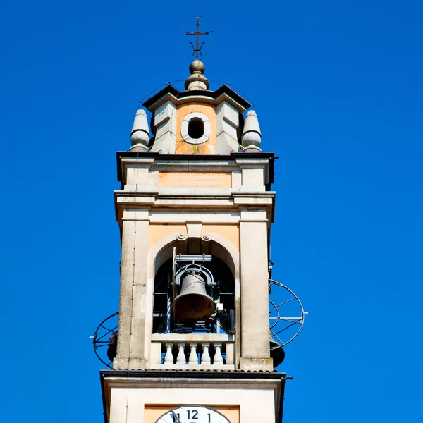 Старинная часовая башня в Италии европа старый камень и колокол — стоковое фото