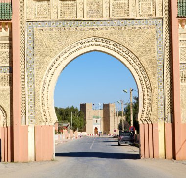 Fas kemer içinde Afrika eski yapılar sokak mavi gökyüzü