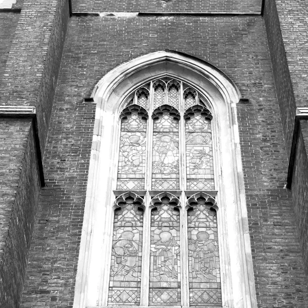 Old windon in england london brick and glass the wall — Stock Photo, Image