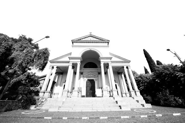 Arquitectura antigua en italia Europa milan religión y la luz del sol —  Fotos de Stock