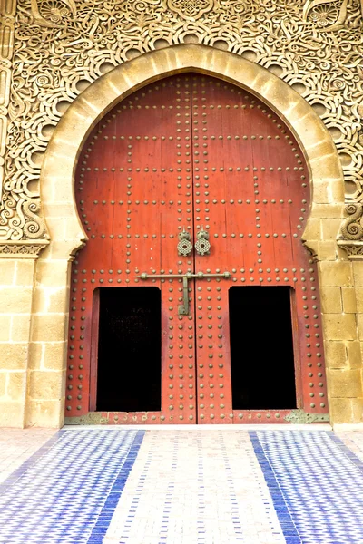 Histórico en edificio antiguo puerta morocco estilo africa madera —  Fotos de Stock