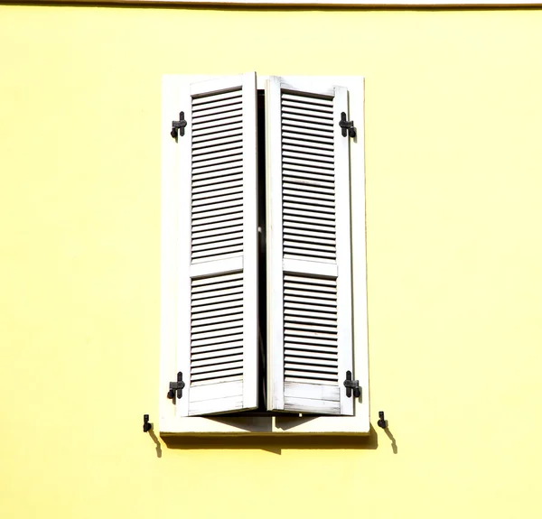 Shutter europe  italy  lombardy       in  the milano old    bric — Stock Photo, Image