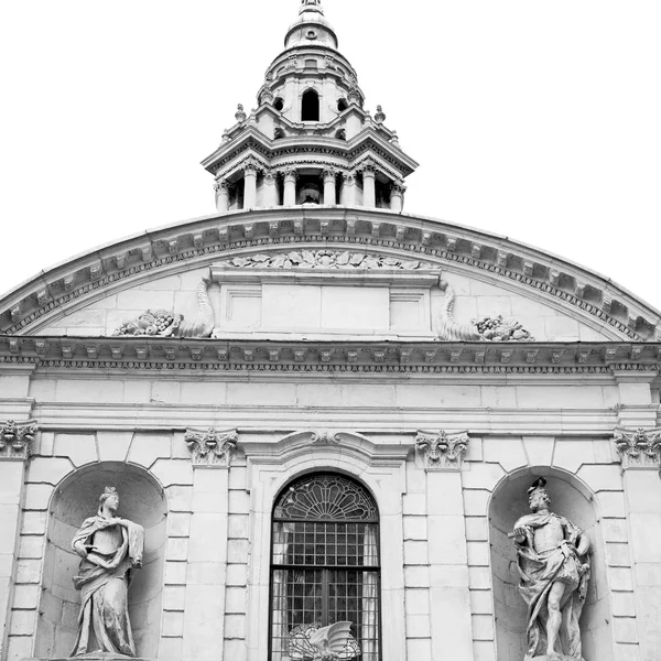 Historic   marble and statue in old city of london england — Stock Photo, Image