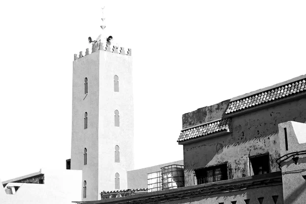 오래 된 벽돌 모로코 아프리카 마을에 하늘 타워 — 스톡 사진