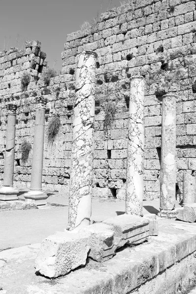 Perge antigua construcción en asia pavo la columna y el romano — Foto de Stock