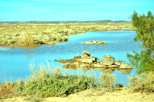 Jezero v údolí Maroko horské vody — Stock fotografie