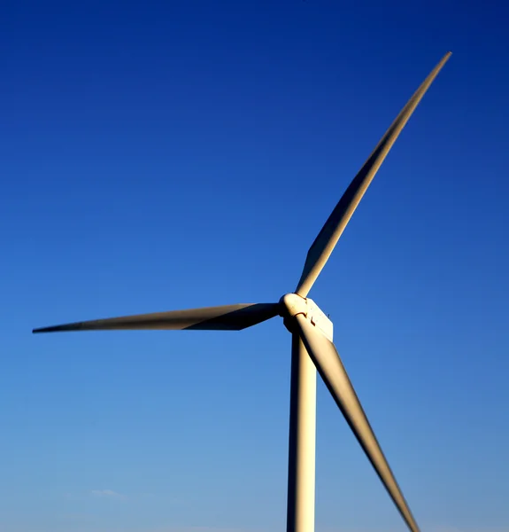 Aerogeneradores y el cielo en la isla de lanzadera España —  Fotos de Stock