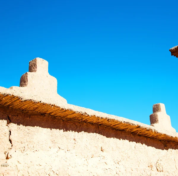 Marokkanische alte Mauer und Ziegel in der antiken Stadt — Stockfoto