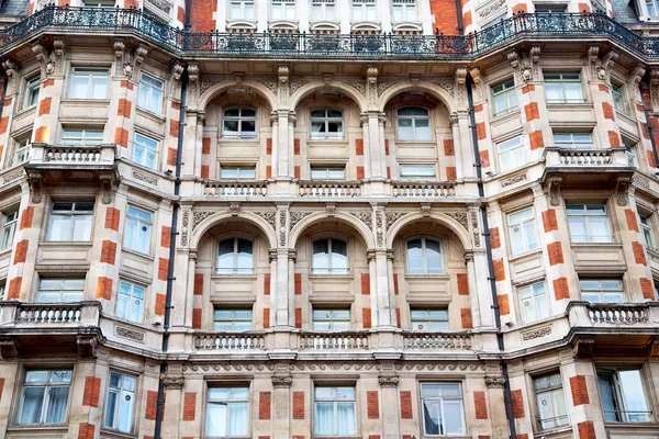 Fenster im Mauerwerk — Stockfoto © Dobry.v #132235680