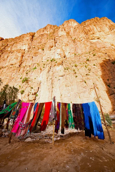 In todra gorge morocco africa and scarf shop — Stock Photo, Image