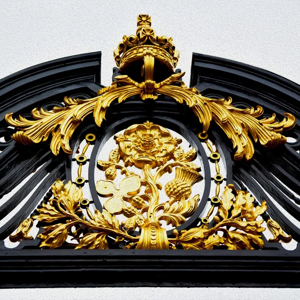 À Londres en Angleterre la vieille porte en métal palais royal — Photo