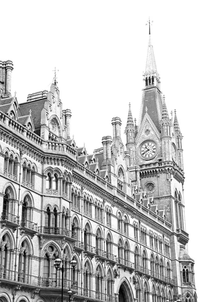 Arquitectura antigua en Londres ventanas inglesas y exterior de ladrillo wa — Foto de Stock