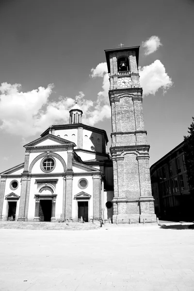 Средневековая старая архитектура в Италии европа миланская религия — стоковое фото