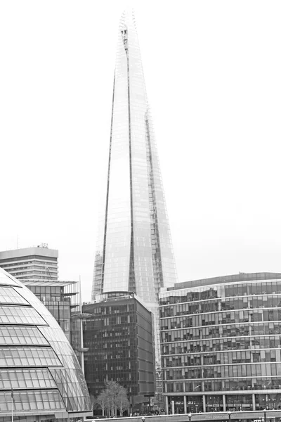 Novo edifício no distrito financeiro arranha-céus de Londres e — Fotografia de Stock
