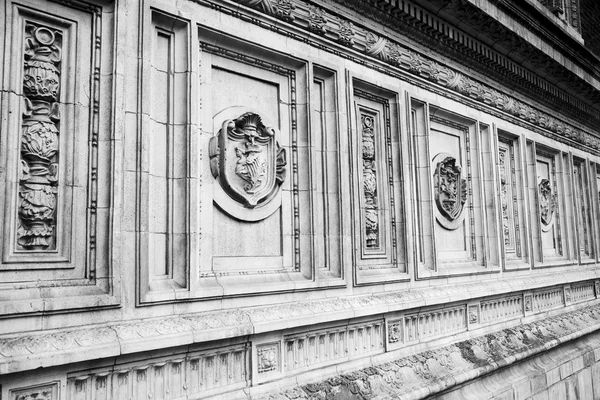 Inghilterra marmo storico e statua nella città vecchia di Londra — Foto Stock