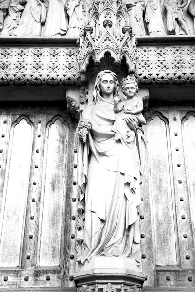 Marble and statue in old city of london england — Stock Photo, Image