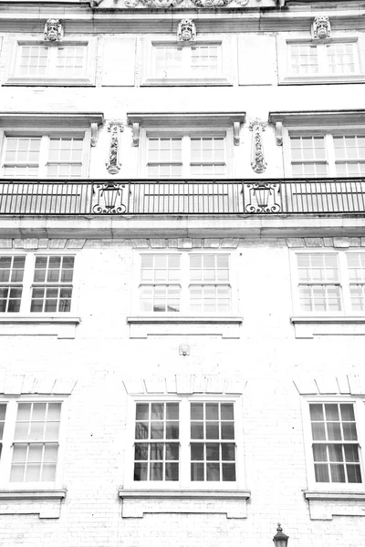 En Europa Londres vieja pared de ladrillo rojo y ventana histórica —  Fotos de Stock