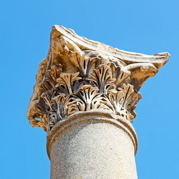 Coluna no templo velho e no teatro no peru de ephesus antalya como — Fotografia de Stock