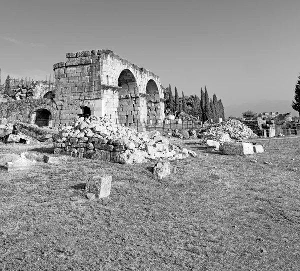 Histoire pamukkale vieille construction en Asie dinde la colonne — Photo