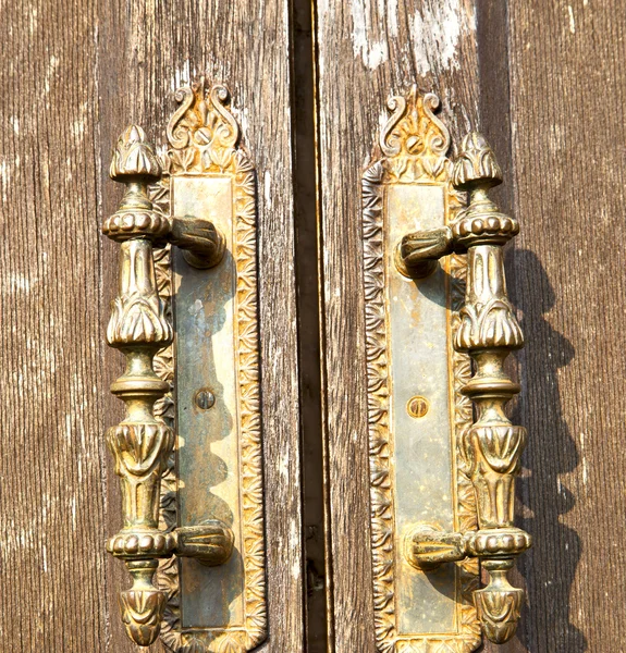 Lentate abstract porta curch chiuso legno italia lombardia — Foto Stock