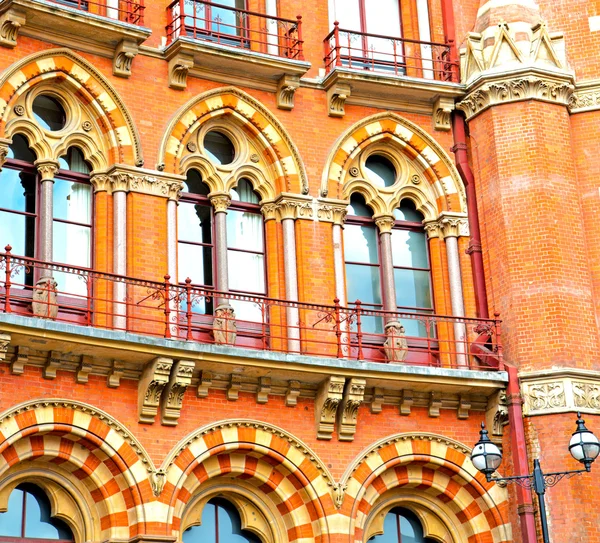 Stará architektura v Londýně Anglie windows a cihlový exteriér wa — Stock fotografie