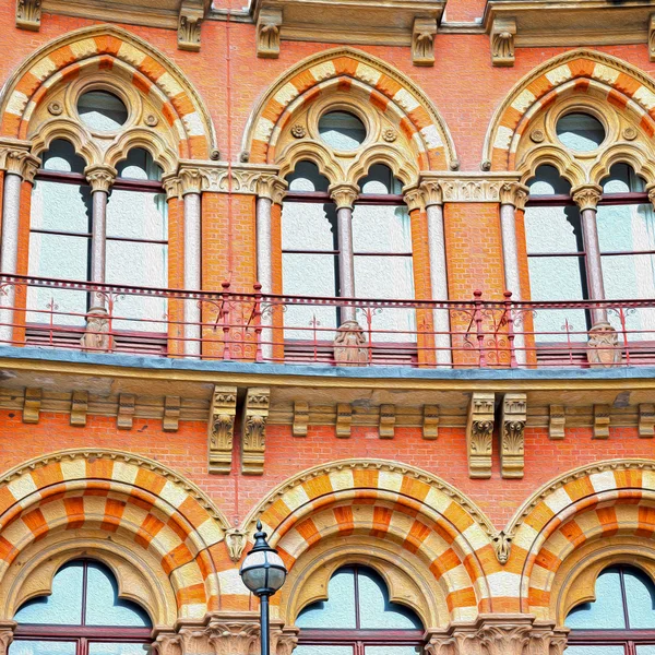 Staré zdi architektura v Londýně Anglie okna a exteri cihla — Stock fotografie