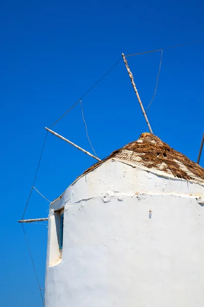 Viejo molino en santorini Grecia europa el cielo — Foto de Stock