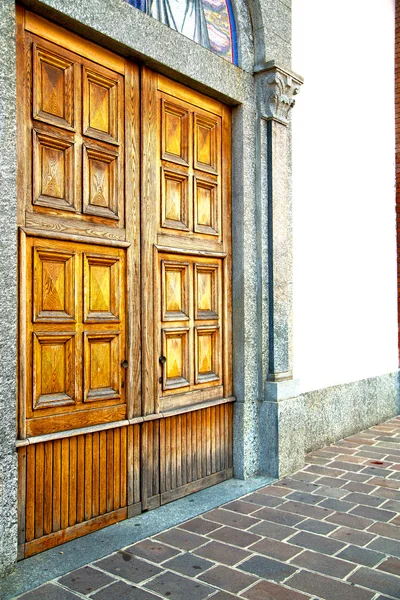 Stare drzwi w zabytkowej bramy Włochy — Zdjęcie stockowe