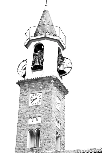 Stavba věže s hodinami v Itálii Evropa staré kamenné a bell — Stock fotografie