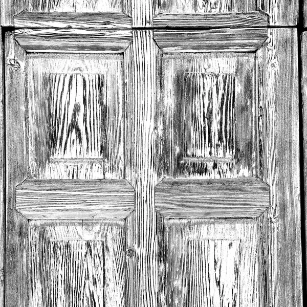 Maserung einer braunen antiken Holztür in Italien Euro — Stockfoto