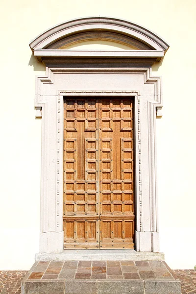 Velha porta em itália velho ancian prego de madeira — Fotografia de Stock