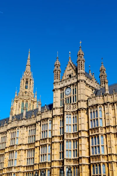 Londra eski tarihi Parlamento yapısı içinde — Stok fotoğraf