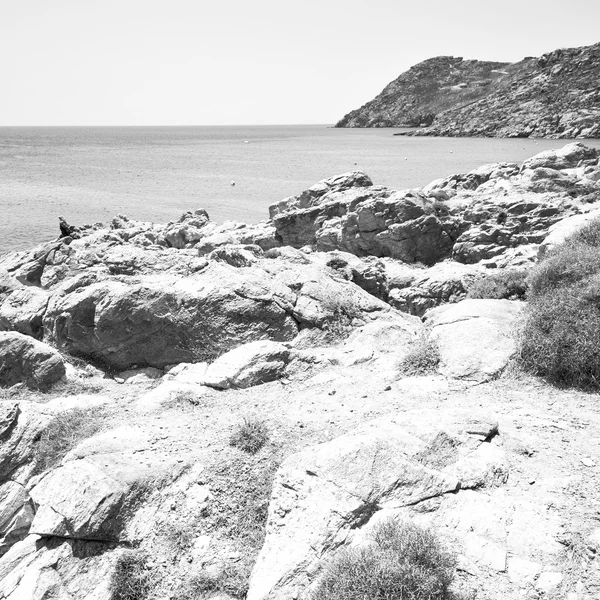 I Grekland mykonos island rock havet och stranden blå himmel — Stockfoto