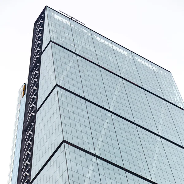 Neubau im Londoner Finanzdistrikt mit Fenster — Stockfoto