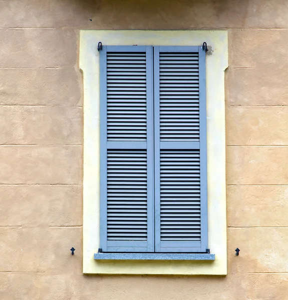 Ventana gris jerago palacios madera veneciano ciego el hormigón — Foto de Stock
