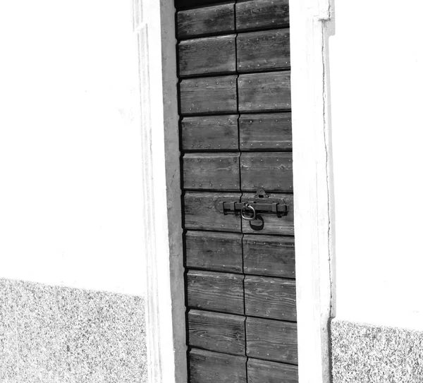 Részletesen fali ajtó Olaszország szárazföldi Európa építészeti és fa th — Stock Fotó