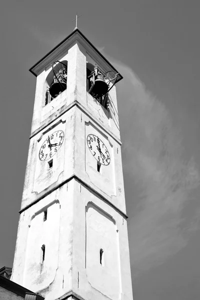 Monumento torre dell'orologio in italia europa vecchia pietra e campana — Foto Stock