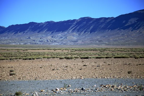 Valley hill in Afrika Marokko droge berg grond geïsoleerd — Stockfoto