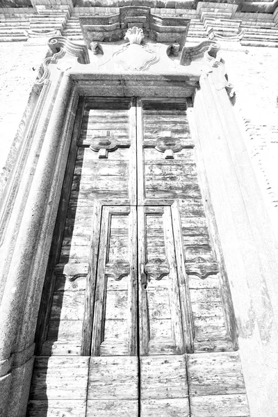 Porta de parede em itália terra europa arquitetura e madeira a história — Fotografia de Stock