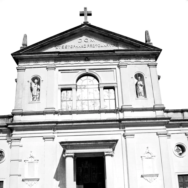 Heritage  old architecture in italy europe milan religion — Stock Photo, Image