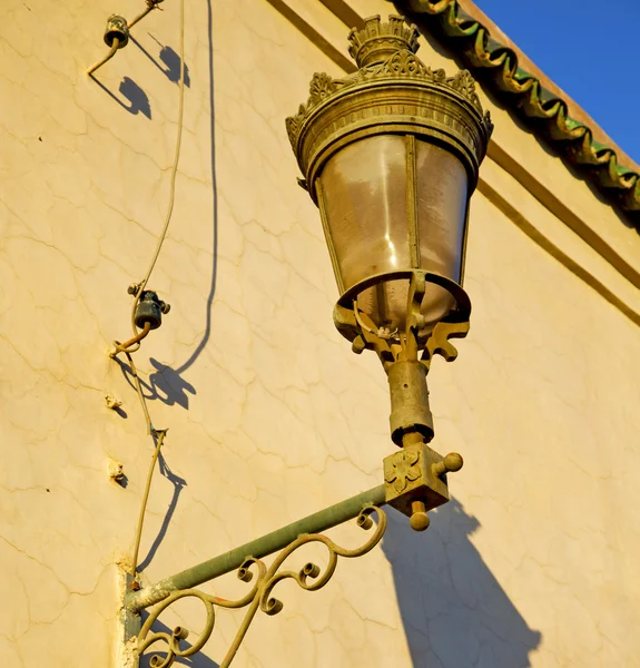 Lampy uliczne w Maroko Afryka stara latarnia na zewnątrz i de — Zdjęcie stockowe