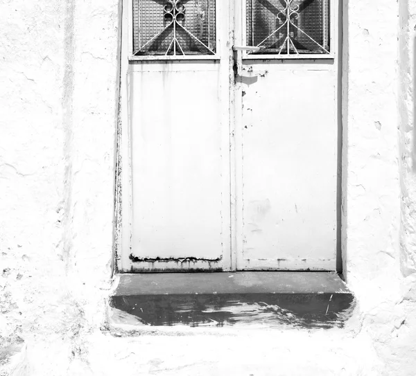 Puerta azul en pueblo antiguo santorini griego europa y whit —  Fotos de Stock