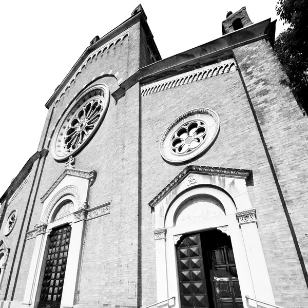 Costruzione di vecchie architetture in italia europa milano religione a — Foto Stock