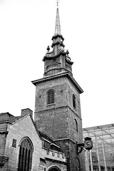 Exterior antigua arquitectura en Inglaterra Londres europe pared y hist — Foto de Stock