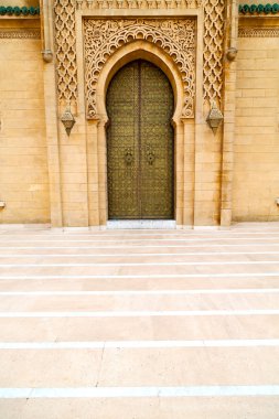 Eski kapı Fas eski ve süslü Duvar kahverengi