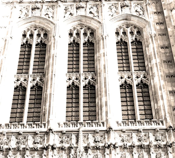 En Londres viejo parlamento histórico ventana estructura de cristal — Foto de Stock