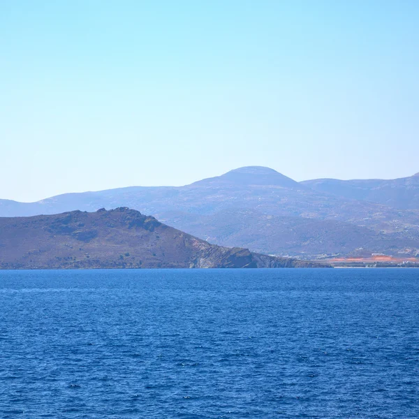 Desde el barco islas griegas en el mar mediterráneo y el cielo —  Fotos de Stock