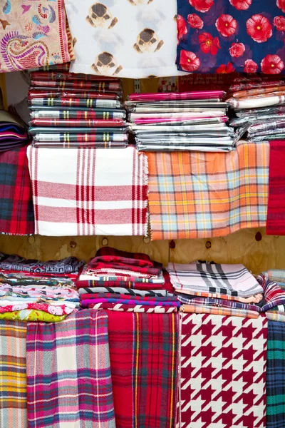Schal und Kopftuch alter Markt — Stockfoto